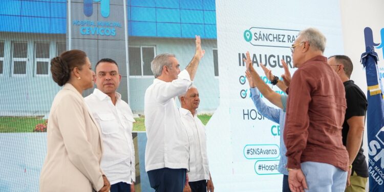 Abinader entrega remozamiento general y moderna área de Emergencia del hospital municipal de Cevicos