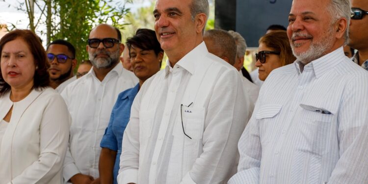 Presidente Abinader inaugura carretera Carrizal–La Piedra–La Guázuma