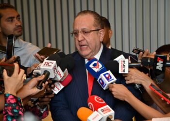 Ministro de Hacienda ratifica proyecto anticrisis seguirá en el Congreso pese a tregua en Medio Oriente