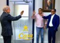 Danilo Medina juramenta a Víctor José Crespo, alcalde de Villa Elisa