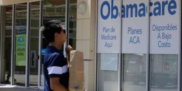Millones de estadounidenses pierden cobertura de Obamacare tras vencer subsidios y aumentar costos