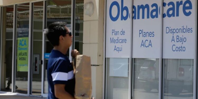 Millones de estadounidenses pierden cobertura de Obamacare tras vencer subsidios y aumentar costos