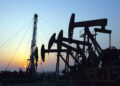 Petróleo intermedio de Texas baja 2.6%, se coloca a 87.21 dólares el barril