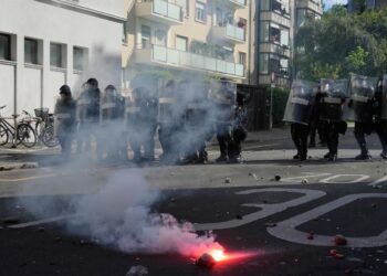 Choques entre manifestantes y policías en protestas en Ginebra contra cumbre del G7