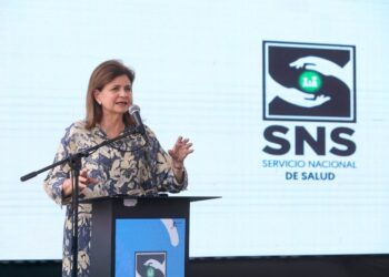 Raquel Peña y director del SNS entregan Unidad de Pie Diabético en Valverde