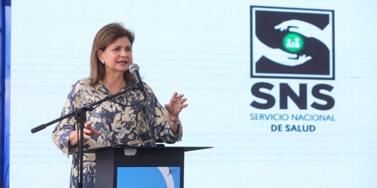 Raquel Peña y director del SNS entregan Unidad de Pie Diabético en Valverde
