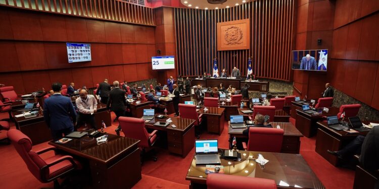 Congreso aprueba medidas para mitigar la crisis internacional