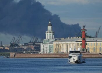 Ucrania vuelve a atacar San Petersburgo tras rechazo de Putin a diálogo directo con Zelenskyy