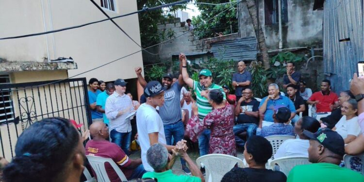 Víctor Pavón propone creación de mini cooperativas de reciclaje en Santo Domingo Norte