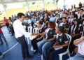 Wellington Arnaud socializa con estudiantes y fuerzas vivas de Boca Chica