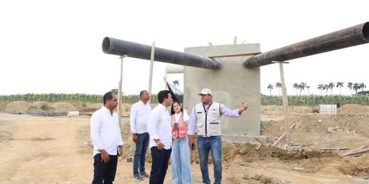 Wellington Arnaud supervisa alcantarillado sanitario de Mao