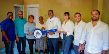 Propeep cumple el sueño de doña Flor María Pérez y le entrega una vivienda totalmente remozada en Hato Nuevo