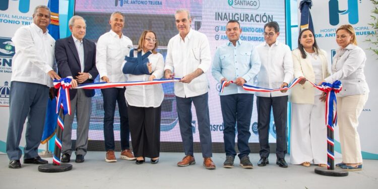 Abinader entrega remozado Hospital Periférico Monte Adentro Dr. Antonio Trueba en Santiago