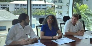 Yerik Pérez, presidente de Adotur, Patricia Hiraldo, presidenta de Happy Dolphins y Marcus Bohm, de Master Of The Ocean.