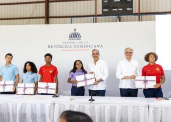 Presidente Abinader sostiene encuentro con estudiantes de liceos y colegios en Independencia