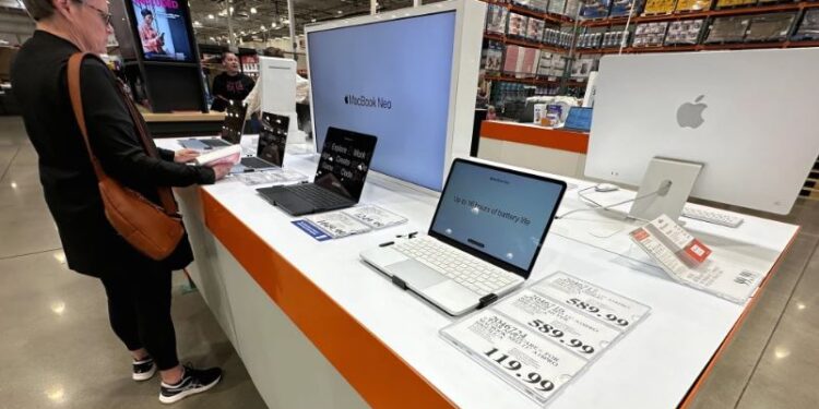 Apple sube precios de Mac e iPad y culpa a la escasez de chips de memoria