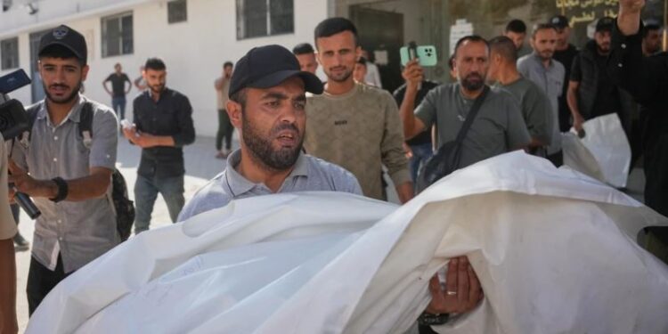 Ataques israelíes en Gaza matan a 6 personas, incluyendo 2 niñas y un camarógrafo de Al Jazeera