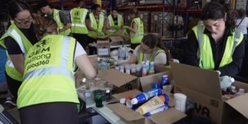 Venezolanos en EEUU intentan enviar ayuda a víctimas del sismo, pero aeropuerto de Caracas cierra