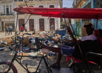 Basura en Cuba, un problema que se agrava con el cerco petrolero, el calor y la humedad