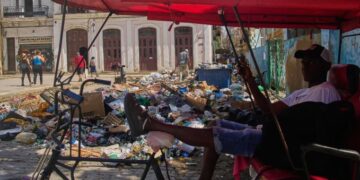 Basura en Cuba, un problema que se agrava con el cerco petrolero, el calor y la humedad