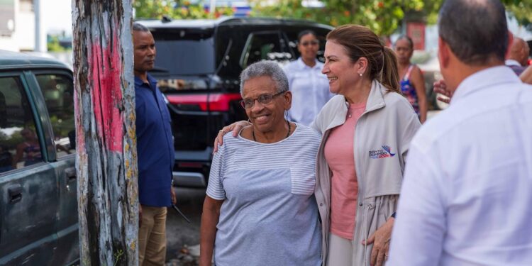 Carolina fortalece cercanía con bases PRM en visita a dirigentes históricas de la capital
