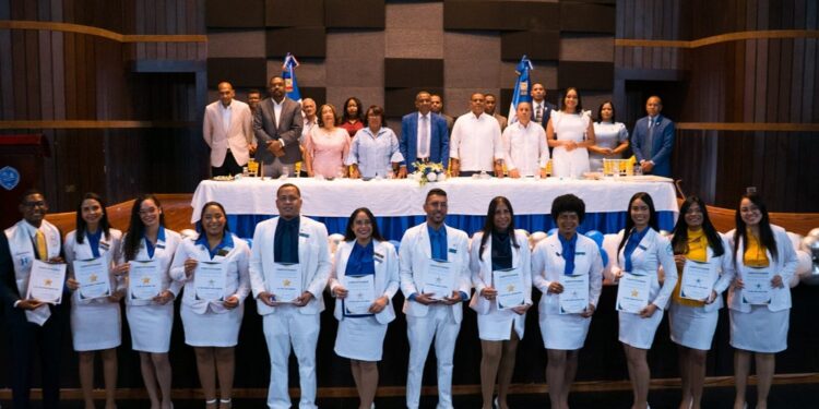 Hospital Regional Universitario Dr. Jaime Mota celebra graduación de nuevos especialistas