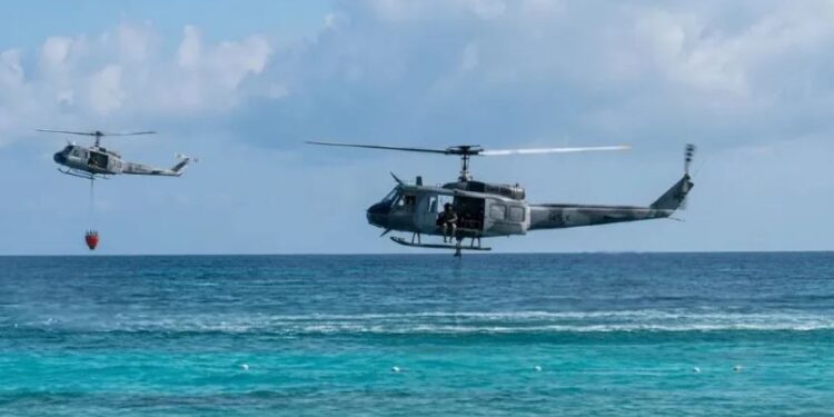 Despliegan helicópteros para apoyar extinción de incendio en hotel de Bayahíbe