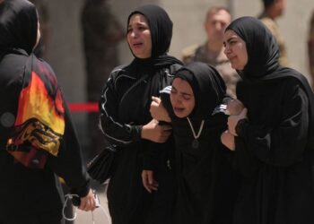 Irán lanza misiles a Israel; el primer bombardeo de este tipo desde el frágil alto el fuego