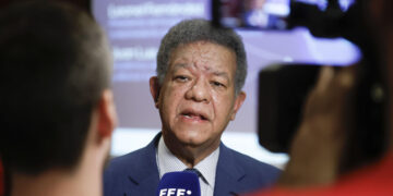 Leonel evita aclarar si cederá la candidatura de 2028 a su hijo