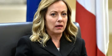 Giorgia Meloni acusa a Trump de inventar que le rogó por una foto