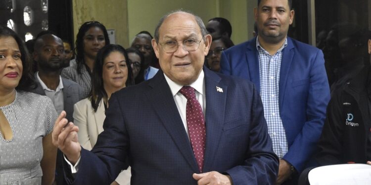 Santos Badía destaca talento emprendedor de jóvenes universitarios dominicanos