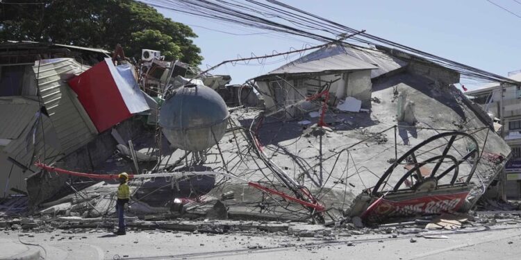 Filipinas eleva a 45 los muertos y a 17 los desaparecidos por el terremoto en Mindanao