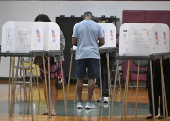 Jueza federal impide que gobierno de Trump exija prueba de ciudadanía para votar