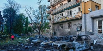 Ataques rusos matan a 6 en Kiev y otras ciudades de Ucrania, exponiendo fallas de defensa antiaérea