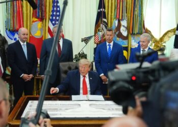 Trump anuncia remodelación de $22.500 millones al Aeropuerto Internacional de Dulles de Washington