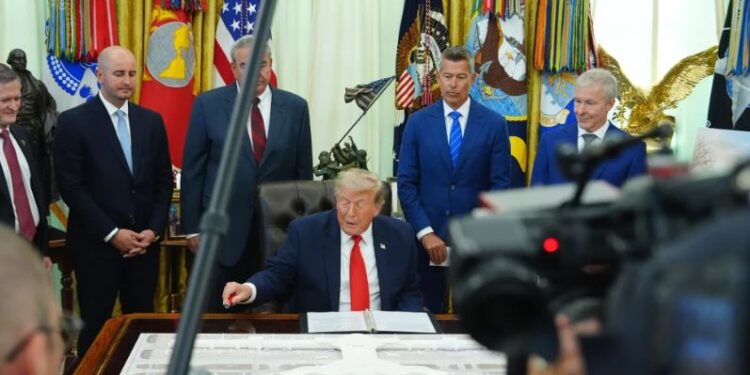 Trump anuncia remodelación de $22.500 millones al Aeropuerto Internacional de Dulles de Washington