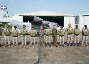 Comandante de la FARD incorpora nuevos sistemas de paracaídas en el «Comando de Fuerzas Especiales»