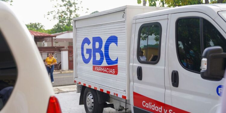 Raymond Rodríguez y Fundación GBC llevan esperanza a Las Cuevas de Cevicos y transforman la vida de más de 400 familias