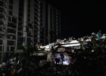 Entre escombros y desesperación, familias de La Guaira acusan al gobierno venezolano de abandono