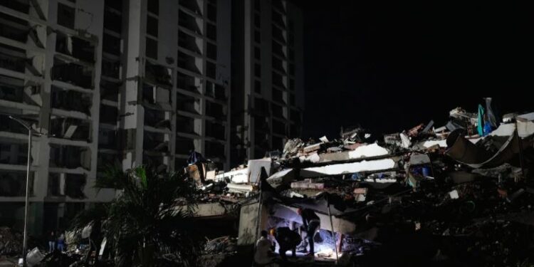 Entre escombros y desesperación, familias de La Guaira acusan al gobierno venezolano de abandono