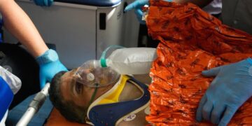 Equipos de rescate en Venezuela se aferran a la esperanza; EEUU rechaza críticas a Rodríguez