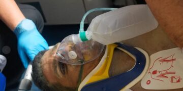 Guardia de seguridad es rescatado vivo de un sótano una semana después de los sismos en Venezuela