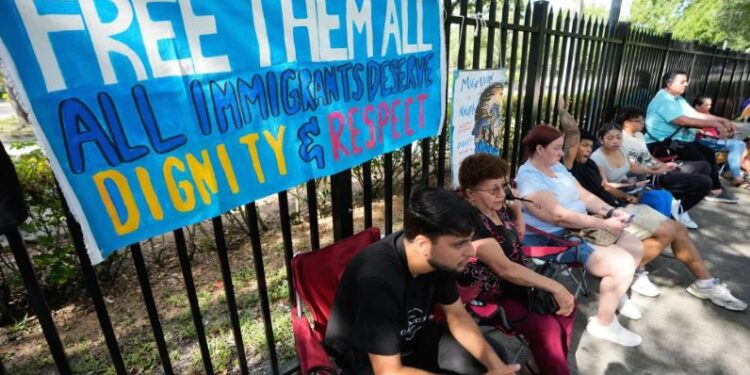 ICE arrestó a 10.000 personas en 5 días a fines de junio