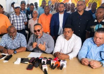 G-12 anuncia no aumentaran tarifas del transporte público