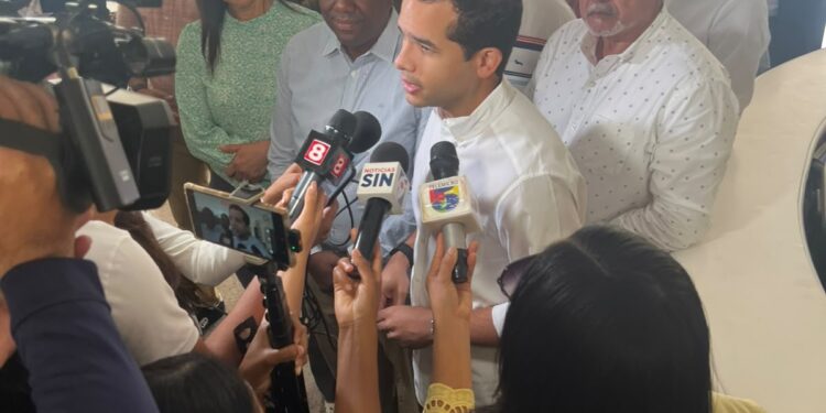 La juventud exhibió su liderazgo y crecimiento político junto a Omar Fernández en Santiago