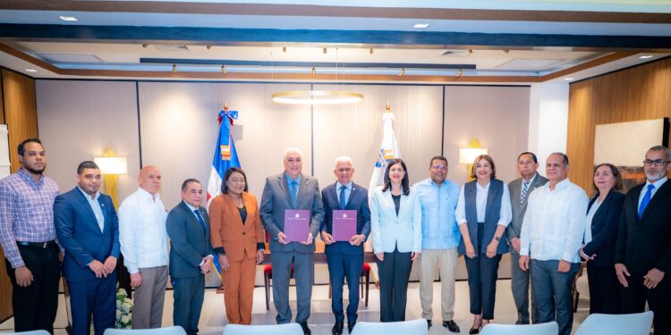 Senado firma alianza con UNAPEC para fortalecer formación de su personal y servicios bibliotecarios