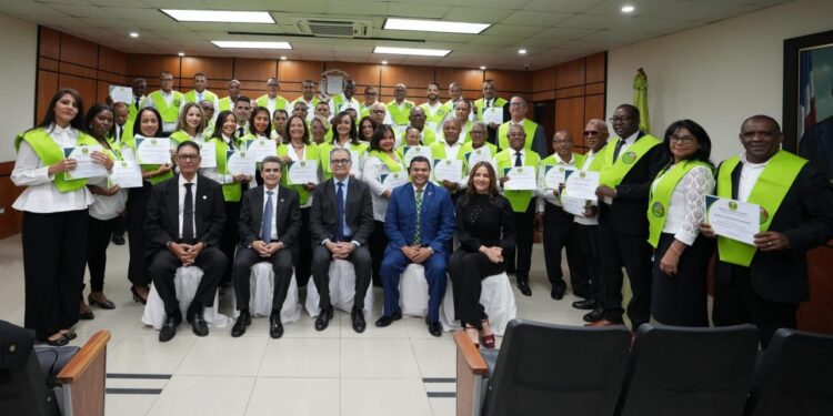 TSE gradúa 58 dirigentes de la FP que completaron «Diplomado sobre Justicia Electoral»