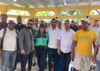 Cruz Camacho reconoce el valor de los padres dominicanos con una gran celebración
