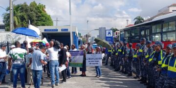 Maestros Pensionados y Jubilados Realizan Piquete Frente al Inabima