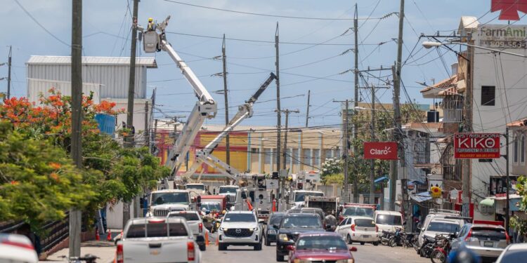 ETED refuerza línea de transmisión en Puerto Plata